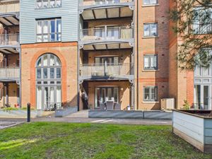 Apartment No 10- click for photo gallery